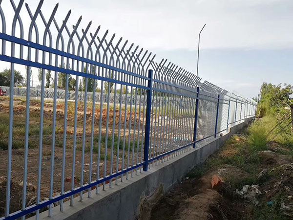 双向防攀爬锌钢护栏案例